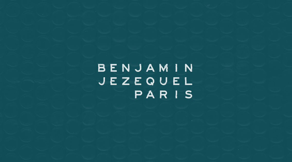 Pourquoi les couleurs du Sweat Frize sont-elles lumineuses et contrastées ?
